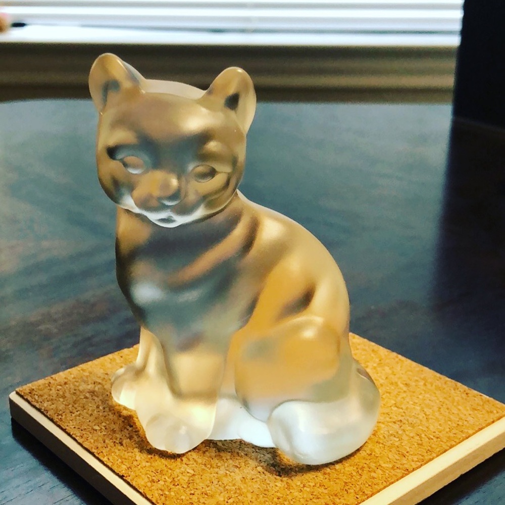Fenton Frosted Cat
